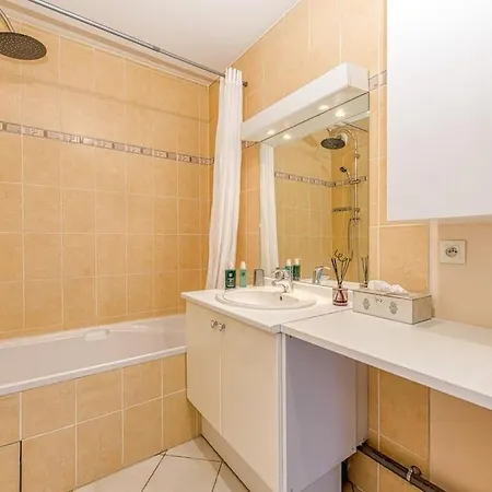 Standing, Balcon Avec Vue, Clim, Tt Equipe Confort Apartment *