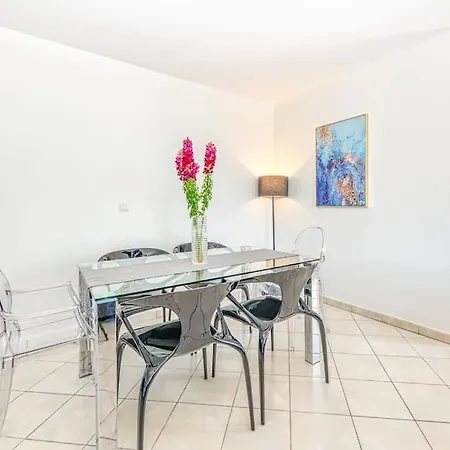 Standing, Balcon Avec Vue, Clim, Tt Equipe Confort Apartment